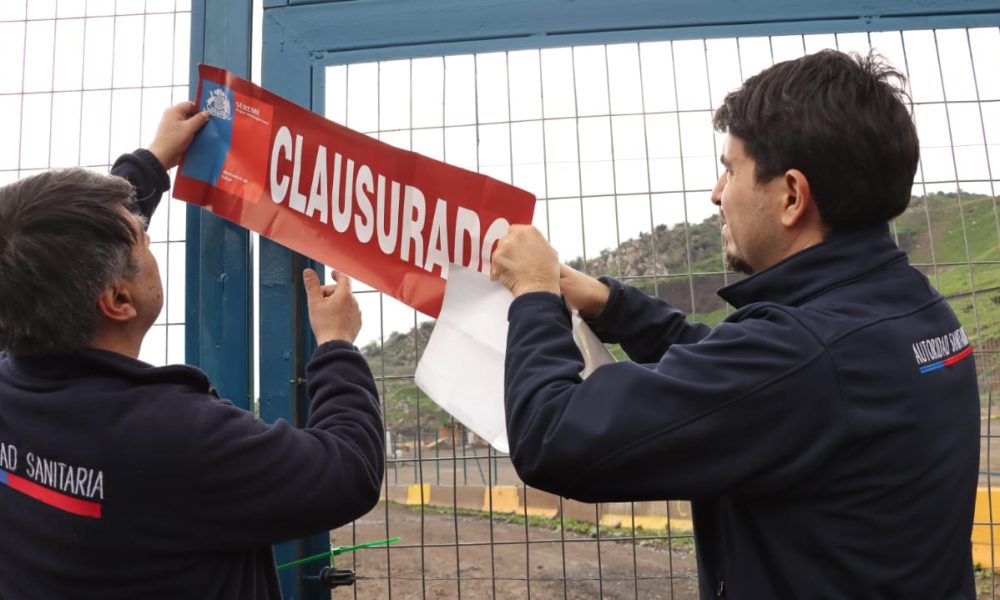 Autoridades clausuran vertedero ilegal en Quilicura