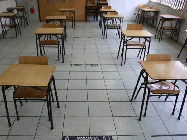 Mineduc informa que 64 comunas suspenderán las clases este jueves